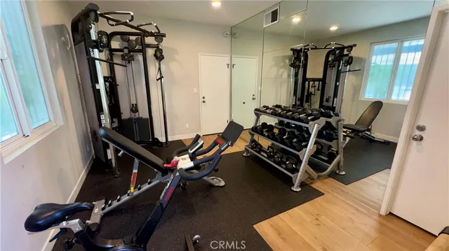 $2,400 | 18645 Hatteras Street, Unit 208, Tarzana, CA 91356