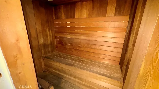 $2,400 | 18645 Hatteras Street, Unit 208, Tarzana, CA 91356