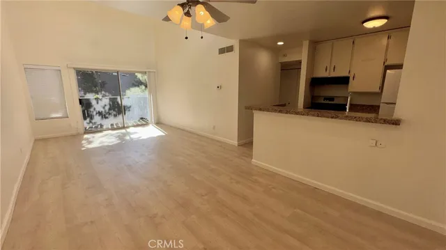 $2,400 | 18645 Hatteras Street, Unit 208, Tarzana, CA 91356