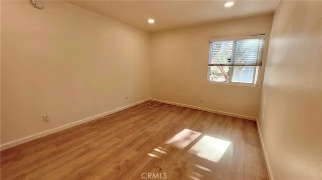 $2,400 | 18645 Hatteras Street, Unit 208, Tarzana, CA 91356