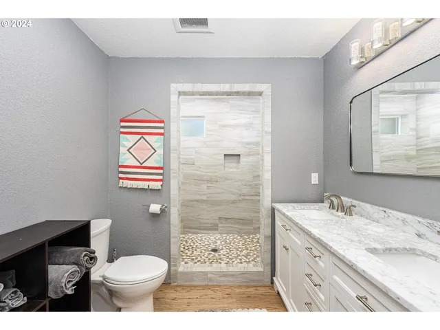 $595,000 | 210 Detroit Road South, Detroit, OR 97342