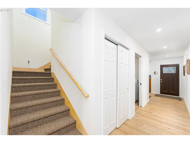 $595,000 | 210 Detroit Road South, Detroit, OR 97342