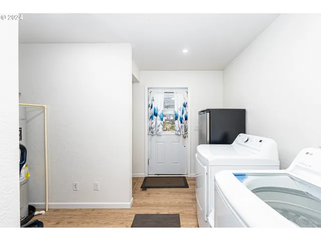 $595,000 | 210 Detroit Road South, Detroit, OR 97342