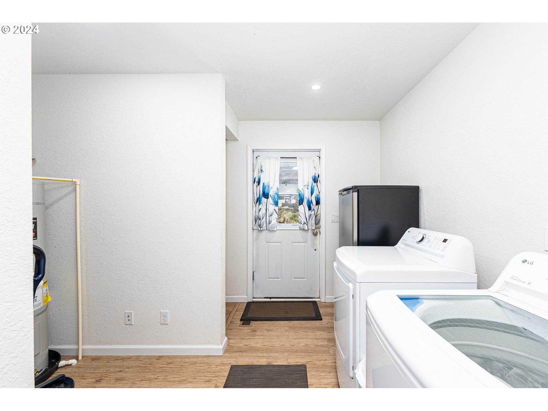 210 Detroit Road South Detroit, OR 97342 - Photo 24 of 28 Laundry