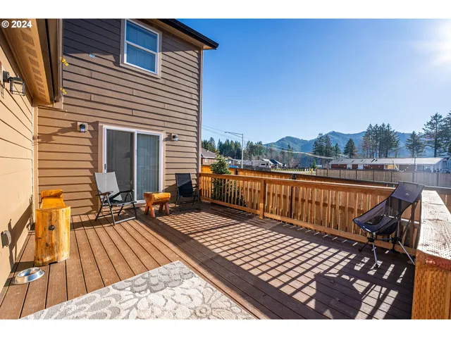 $595,000 | 210 Detroit Road South, Detroit, OR 97342