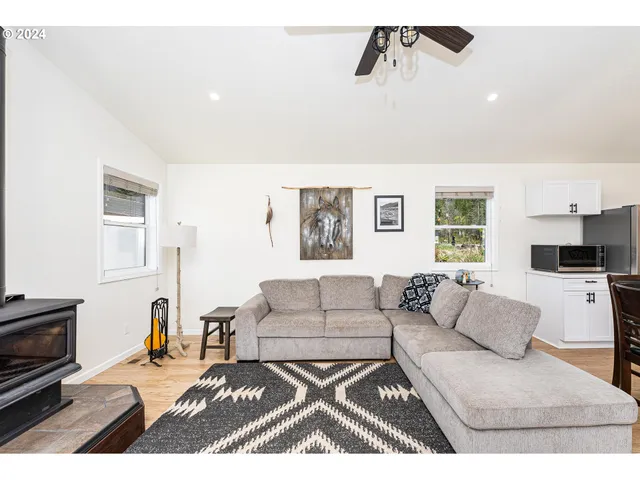 $595,000 | 210 Detroit Road South, Detroit, OR 97342