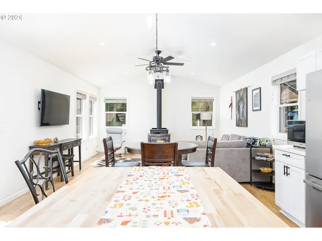 $595,000 | 210 Detroit Road South, Detroit, OR 97342