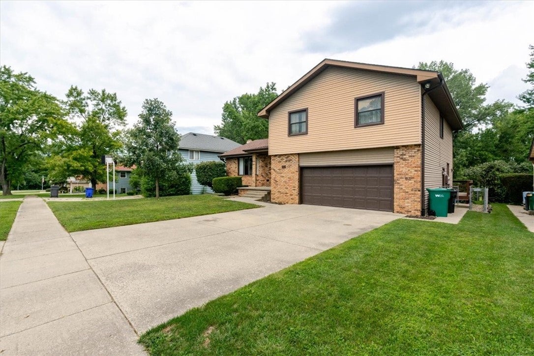 512 West Ash Avenue Decatur, IL 62526 - Photo 3 of 48 Gallery Image 3