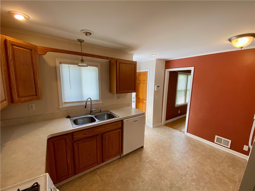 35 Westmoreland Drive Rochester, NY 14620 - Photo 8 of 26