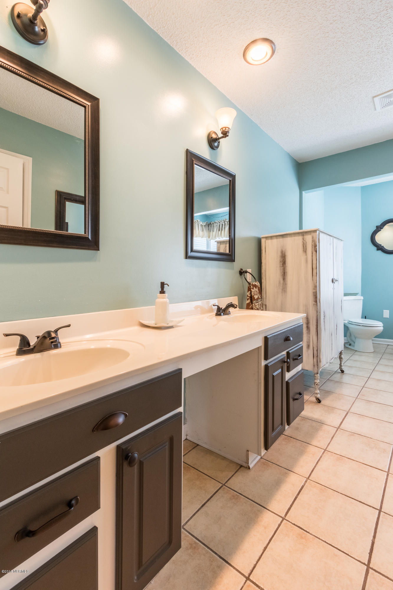 390 Futrell Road Richlands, NC 28574 - Photo 17 of 45 Master BAth