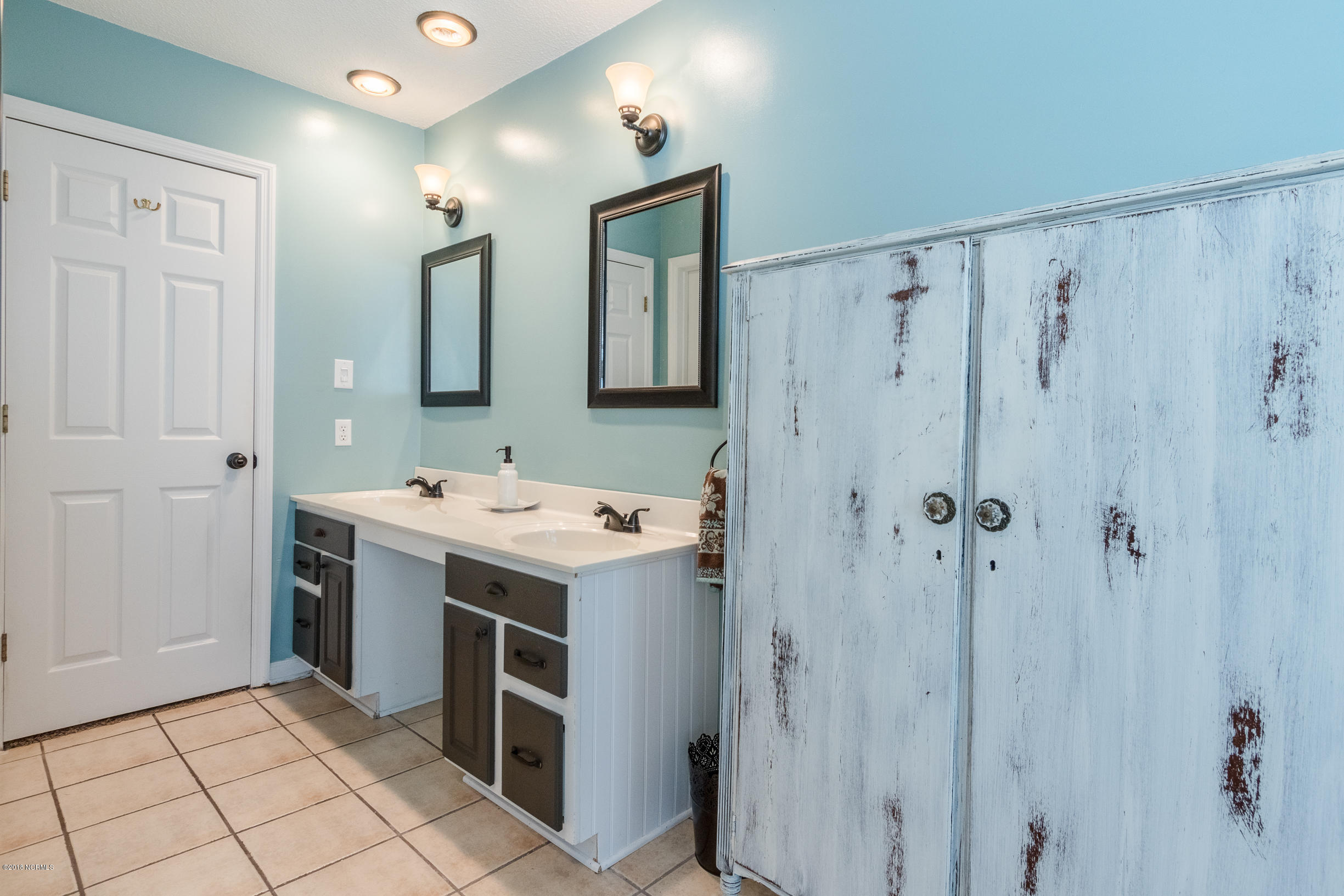 390 Futrell Road Richlands, NC 28574 - Photo 20 of 45 Master Bath