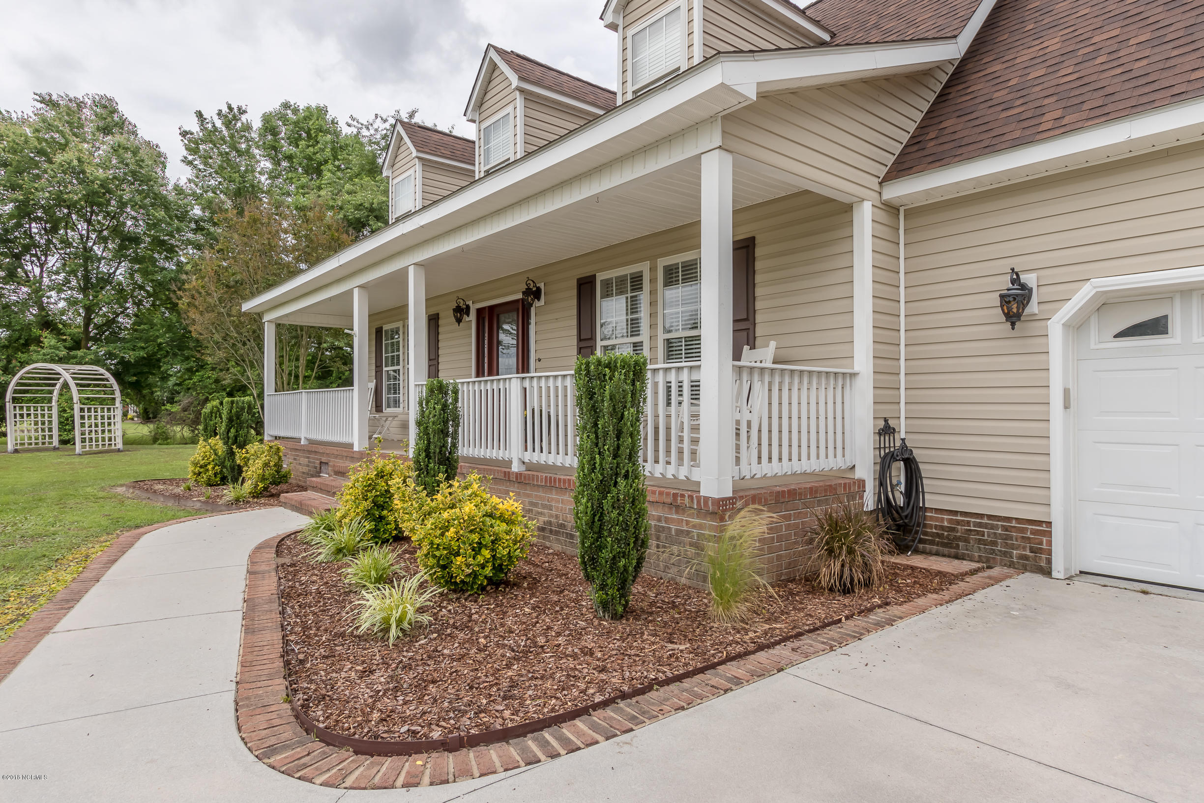 390 Futrell Road Richlands, NC 28574 - Photo 3 of 45 Front