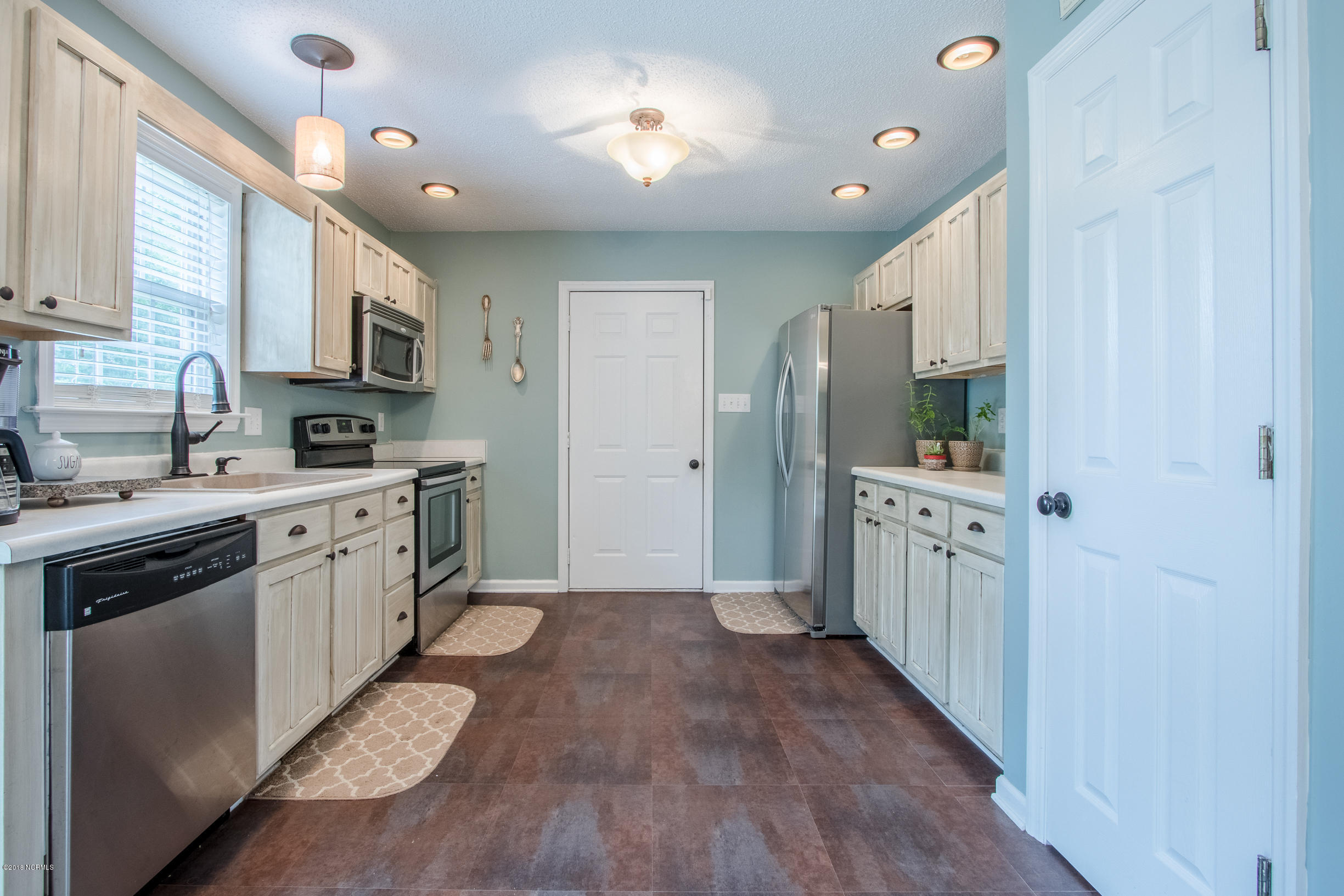 390 Futrell Road Richlands, NC 28574 - Photo 6 of 45 Kitchen