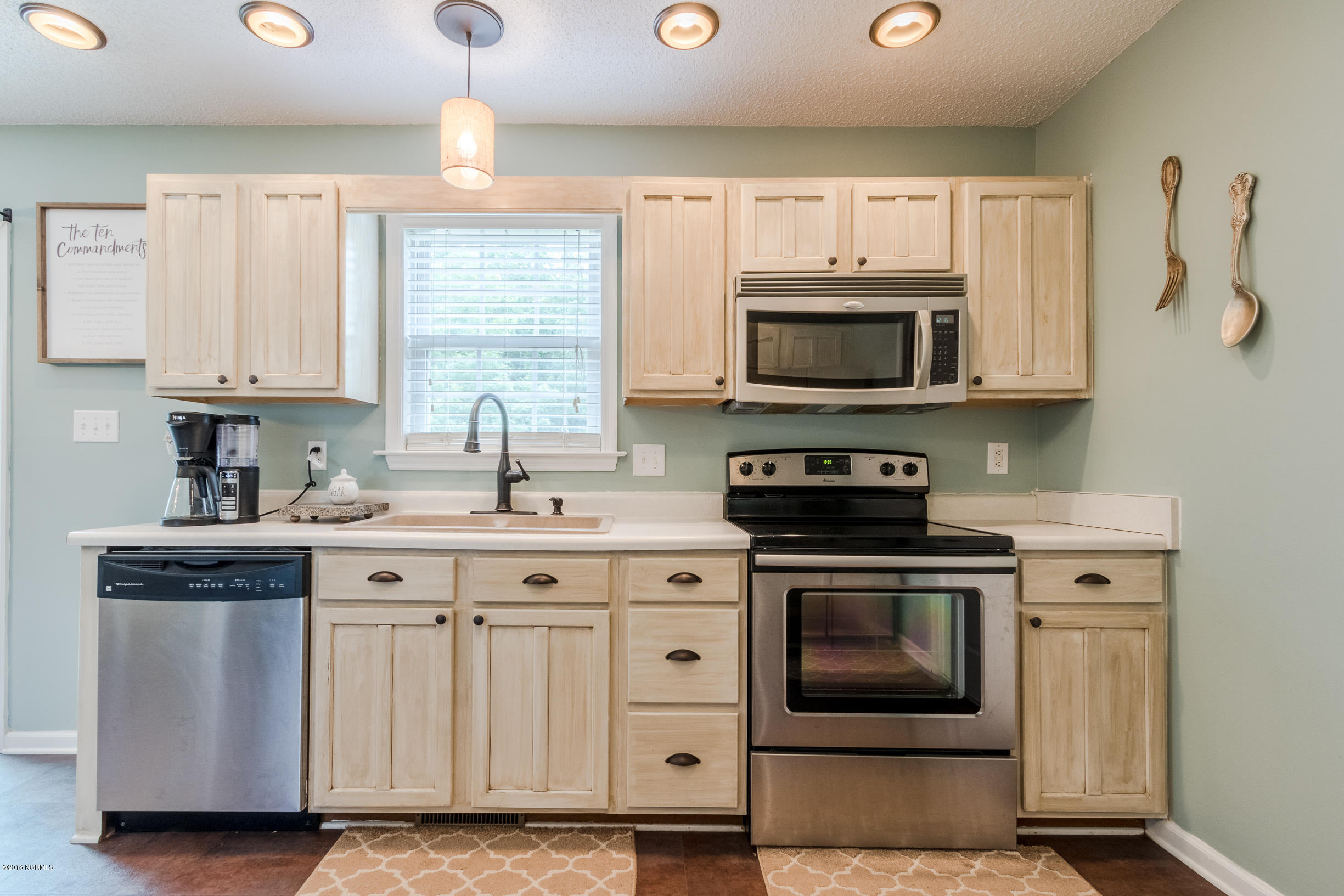 390 Futrell Road Richlands, NC 28574 - Photo 7 of 45 Kitchen