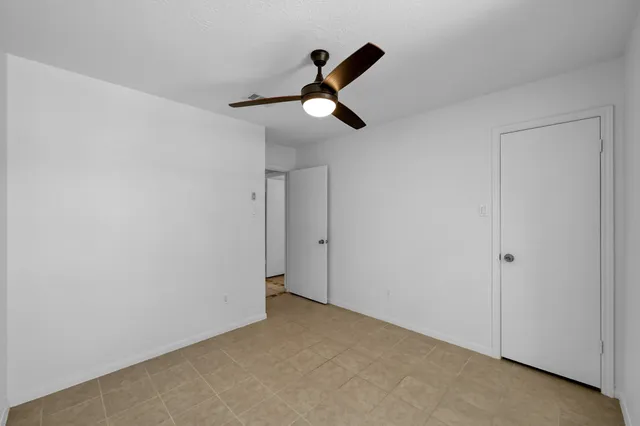 a view of empty room with ceiling fan
