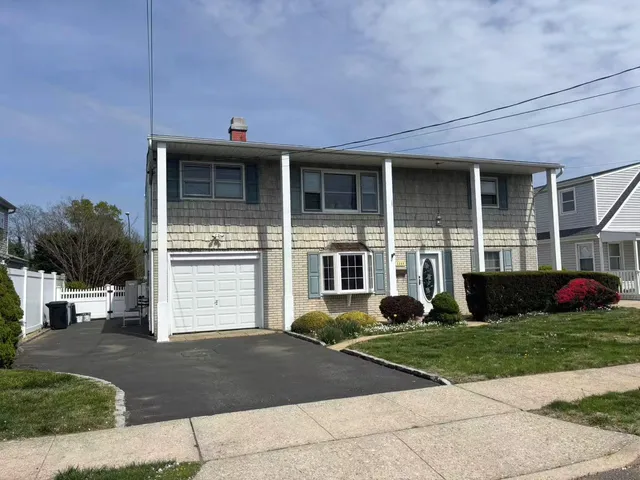 $799,980 | 2333 Beech Street, Wantagh, NY 11793