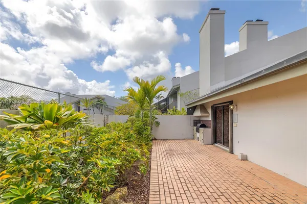 $849,500 | 7010 Southwest 66th Avenue, Unit 25, South Miami, FL 33143