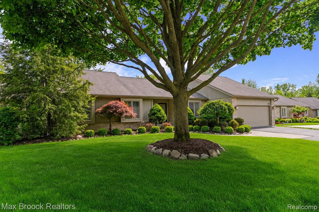 5725 Ridgewood Road West Bloomfield, MI 48322 - Photo 2 of 43