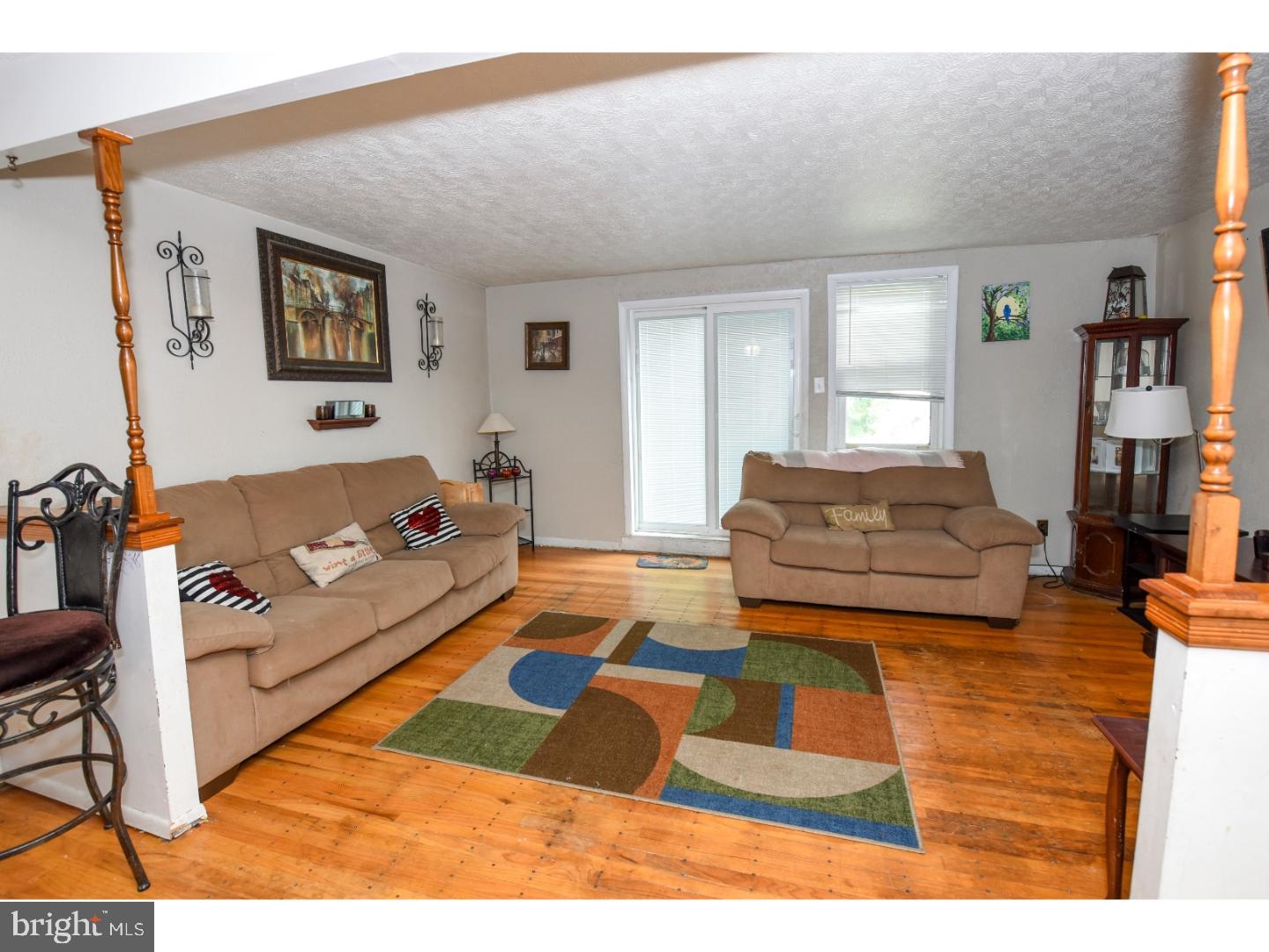 2877 Angus Road Philadelphia, PA 19114 - Photo 1 of 25 Living Room