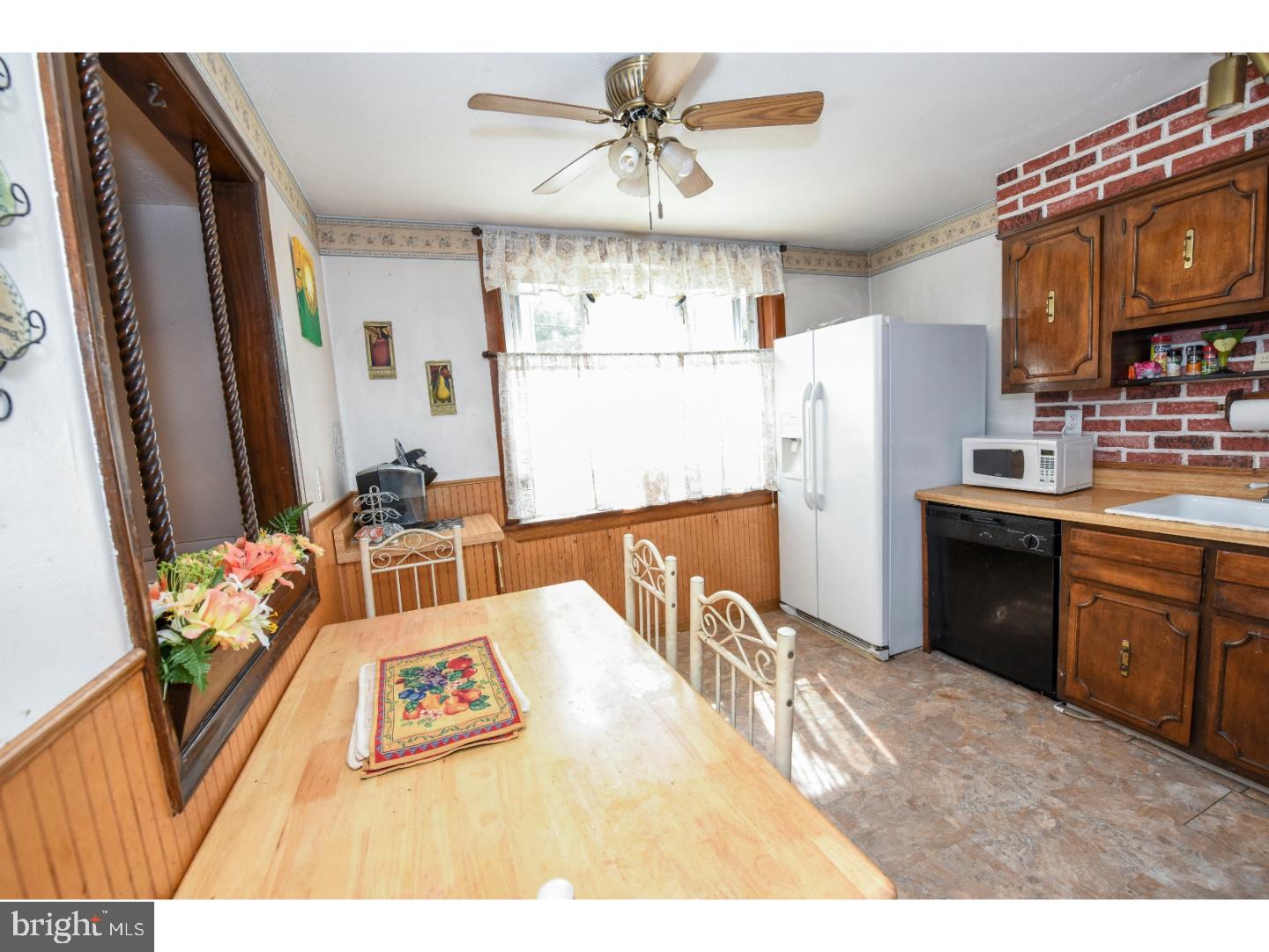 2877 Angus Road Philadelphia, PA 19114 - Photo 3 of 25 Kitchen