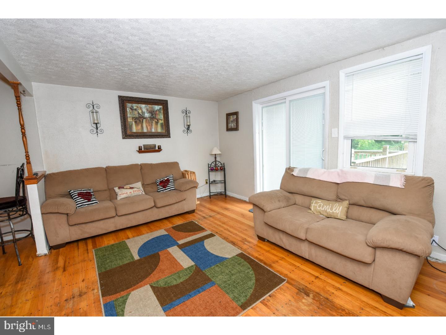 2877 Angus Road Philadelphia, PA 19114 - Photo 7 of 25 Living Room