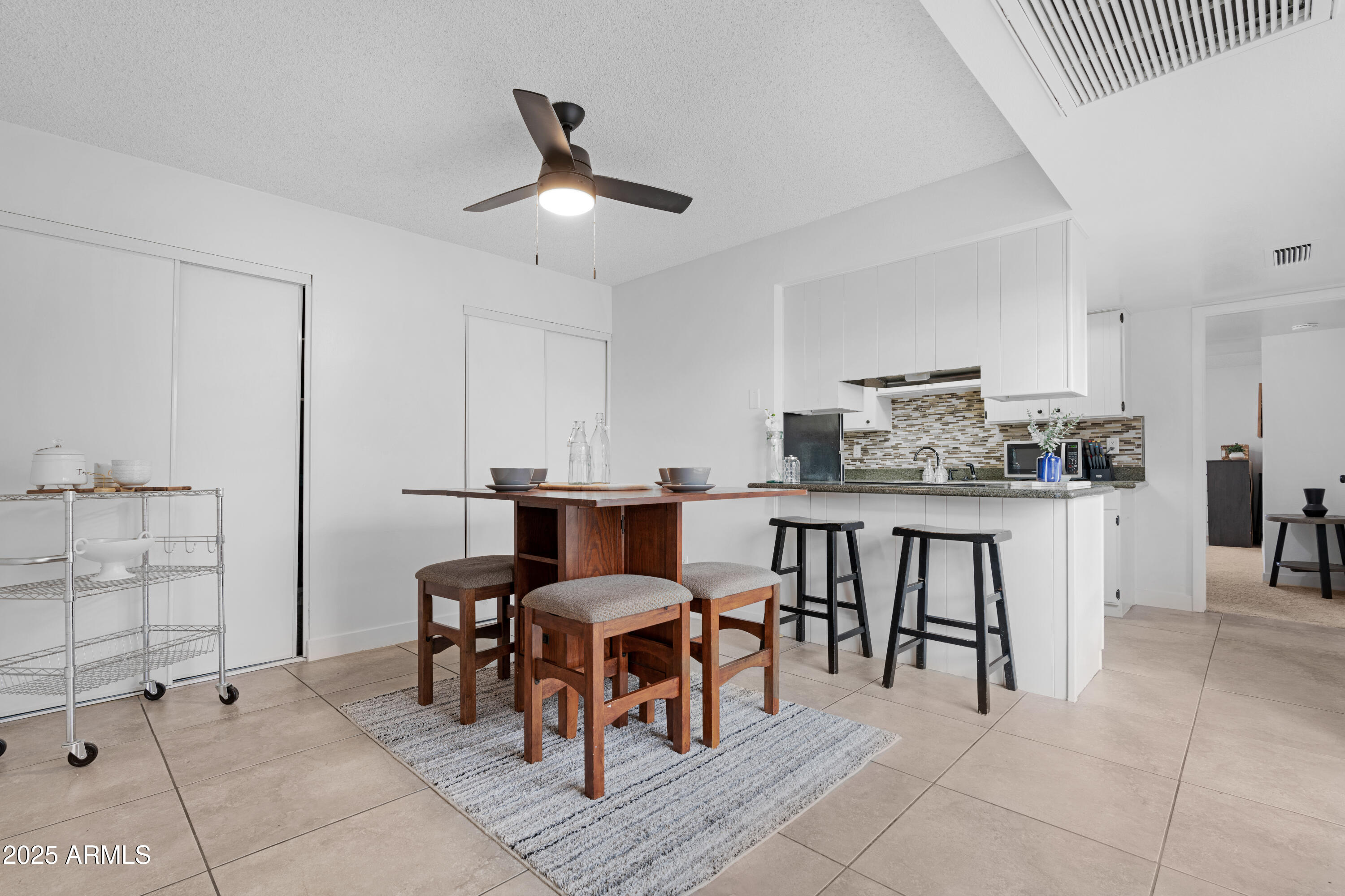 2042 West Elm Street Phoenix, AZ 85015 - Photo 18 of 35 a view of kitchen with breakfast area
