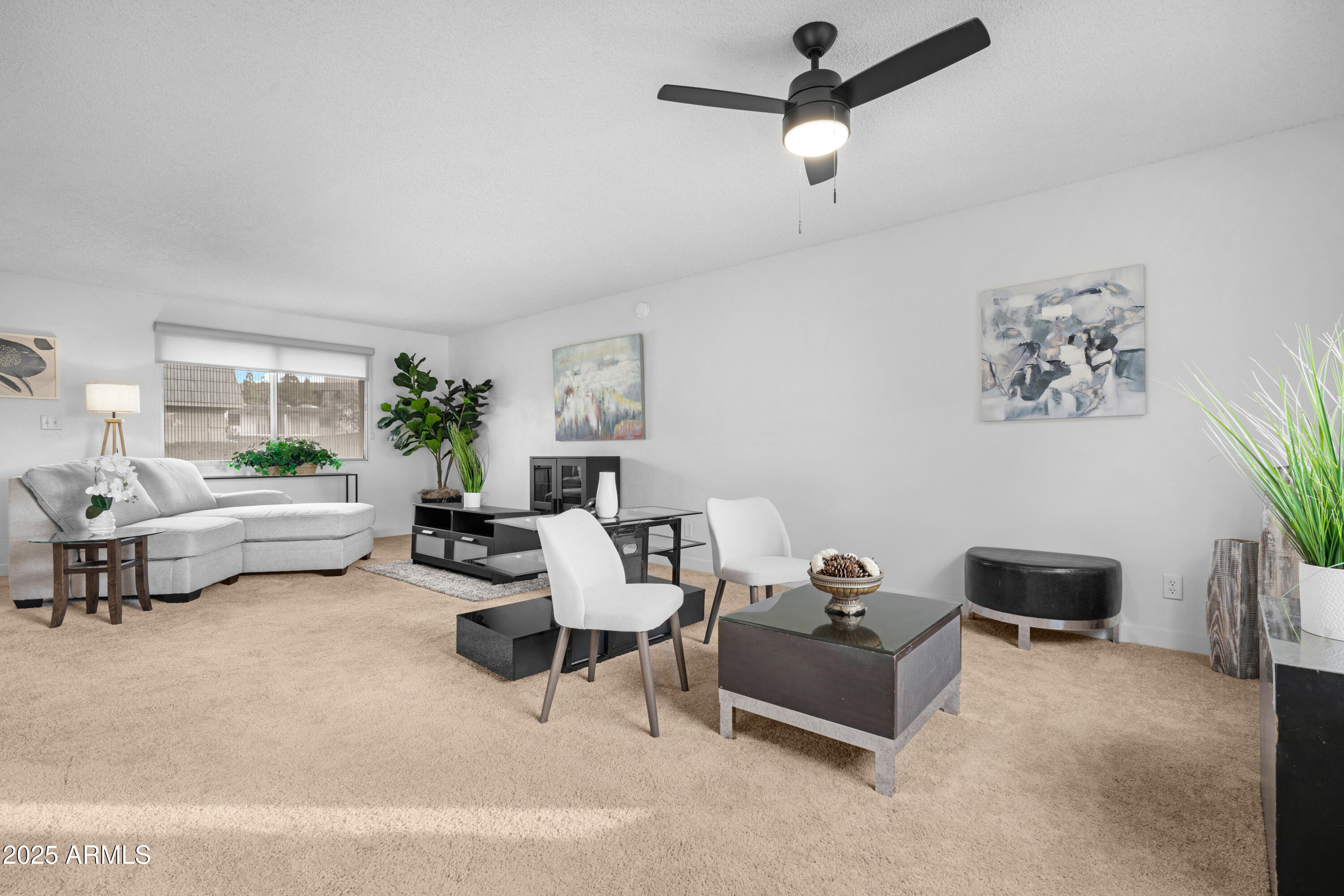 2042 West Elm Street Phoenix, AZ 85015 - Photo 6 of 35 a living room with furniture