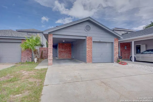 $255,000 | 115 Lee Cir Drive, Rockport, TX 78382