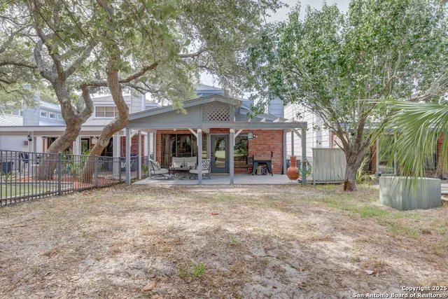 $255,000 | 115 Lee Cir Drive, Rockport, TX 78382