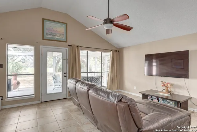 $255,000 | 115 Lee Cir Drive, Rockport, TX 78382