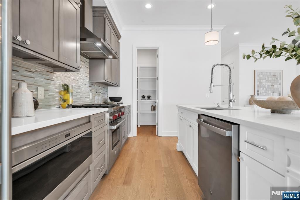 11 Gabriel Court, Unit 11 Paramus, NJ 07652 - Photo 12 of 49