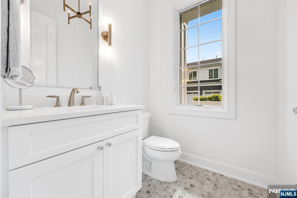 11 Gabriel Court, Unit 11 Paramus, NJ 07652 - Photo 15 of 49