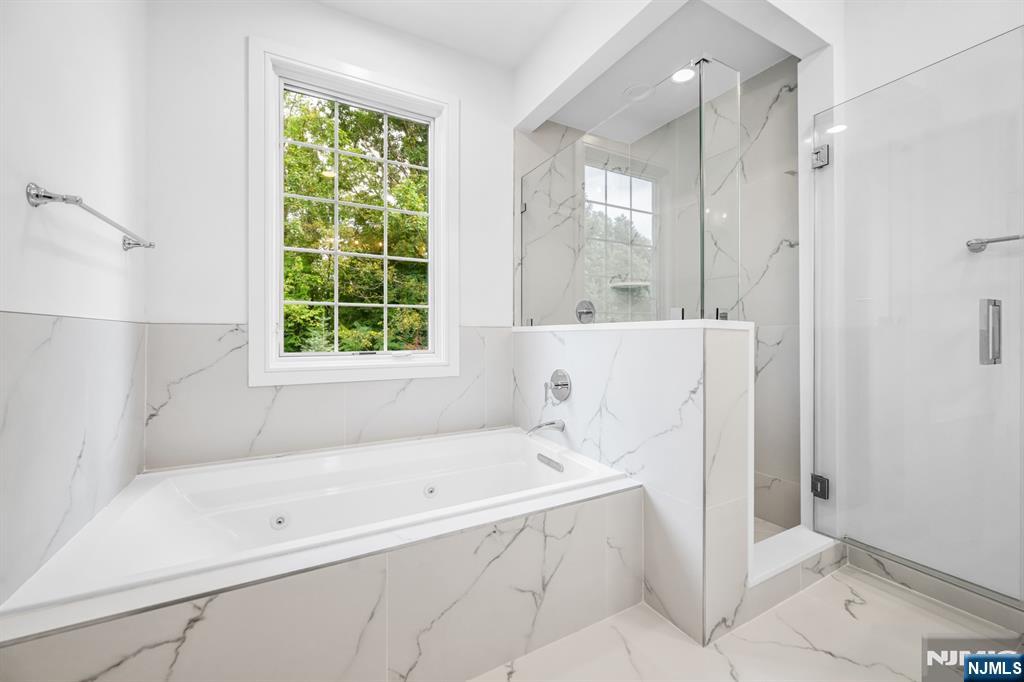 11 Gabriel Court, Unit 11 Paramus, NJ 07652 - Photo 26 of 49