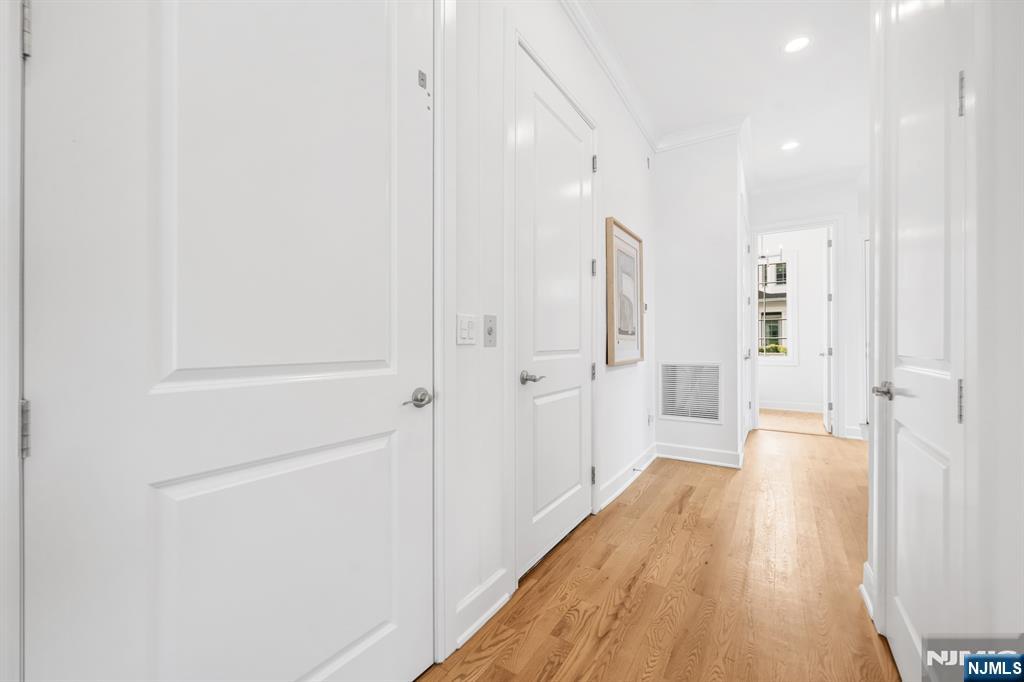 11 Gabriel Court, Unit 11 Paramus, NJ 07652 - Photo 35 of 49