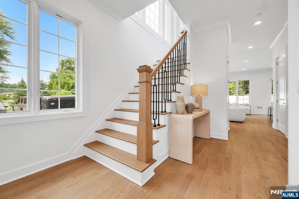 11 Gabriel Court, Unit 11 Paramus, NJ 07652 - Photo 4 of 49