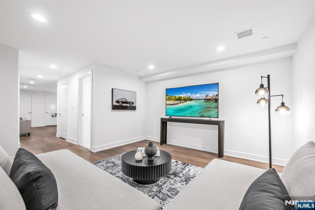 11 Gabriel Court, Unit 11 Paramus, NJ 07652 - Photo 41 of 49