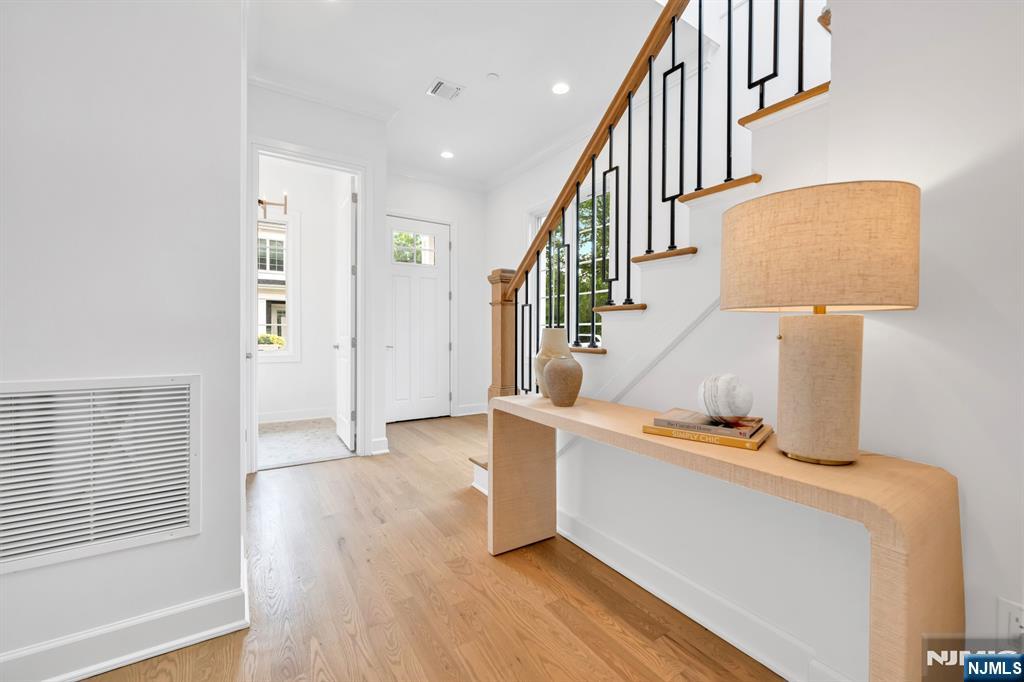11 Gabriel Court, Unit 11 Paramus, NJ 07652 - Photo 5 of 49
