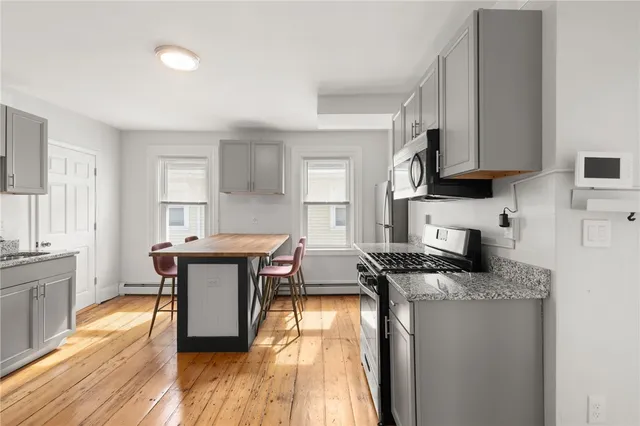 $2,400 | 130 Sutton Street, Unit 2, Providence, RI 02903