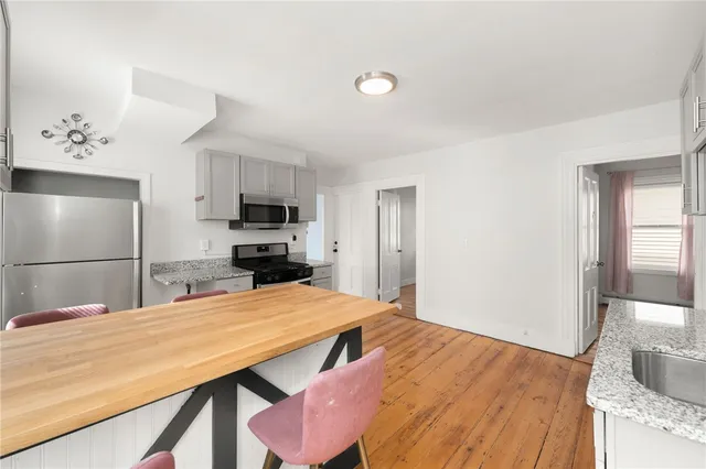 $2,400 | 130 Sutton Street, Unit 2, Providence, RI 02903