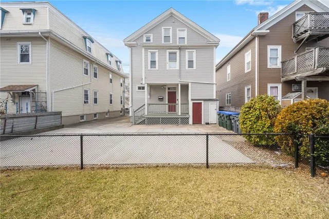 $2,400 | 130 Sutton Street, Unit 2, Providence, RI 02903