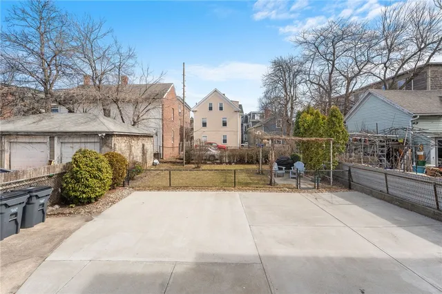 $2,400 | 130 Sutton Street, Unit 2, Providence, RI 02903