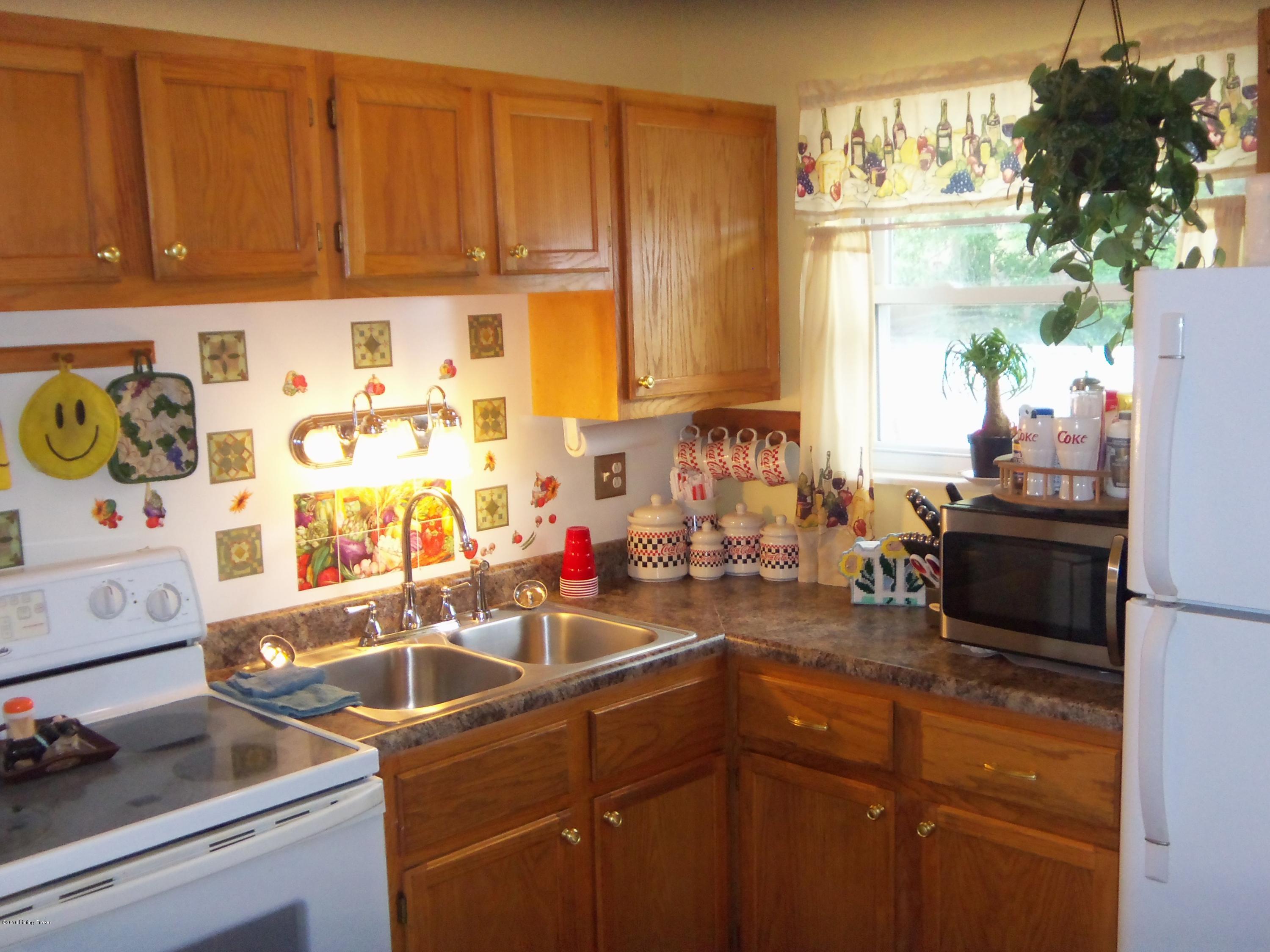 356 Blossom Road Louisville, KY 40229 - Photo 5 of 39 Kitchen