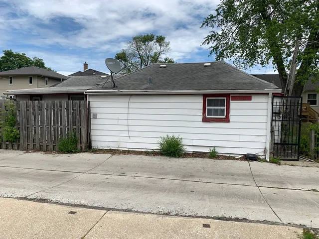 $100,440 | 430 23rd Avenue, Bellwood, IL 60104