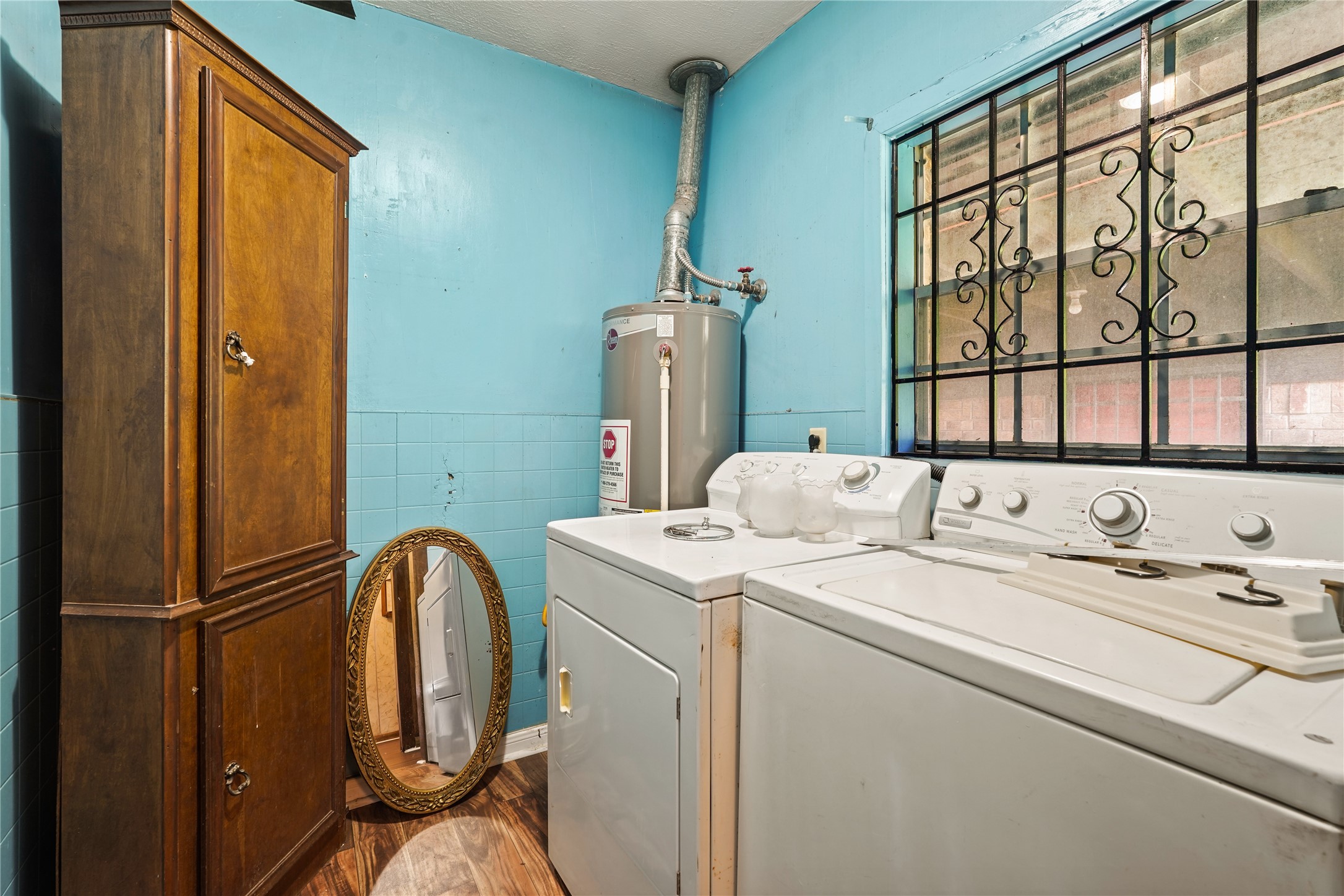 2315 Leffingwell Street Houston, TX 77026 - Photo 12 of 17 a utility room with dryer and washer