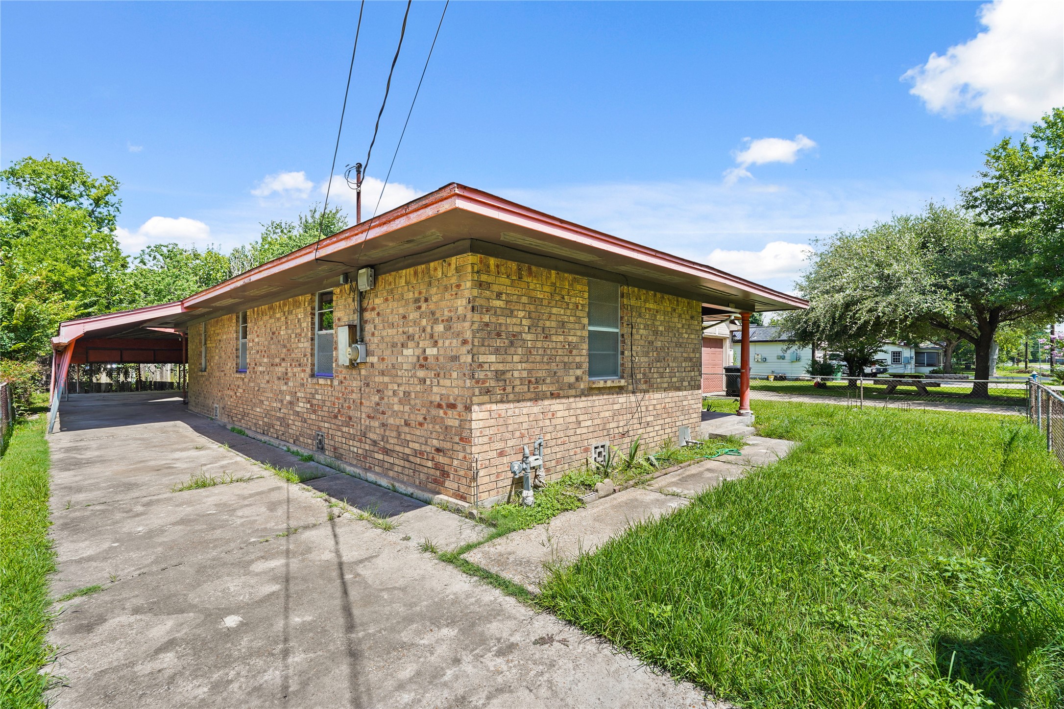 2315 Leffingwell Street Houston, TX 77026 - Photo 14 of 17 a front view of a house with a yard