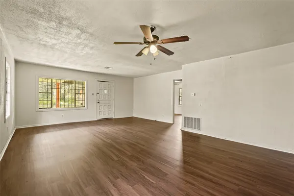 $1,500 | 2315 Leffingwell Street, Houston, TX 77026