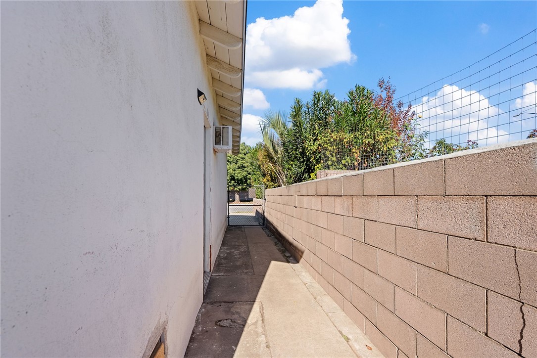 255 West Valencia Street Rialto, CA 92376 - Photo 31 of 34