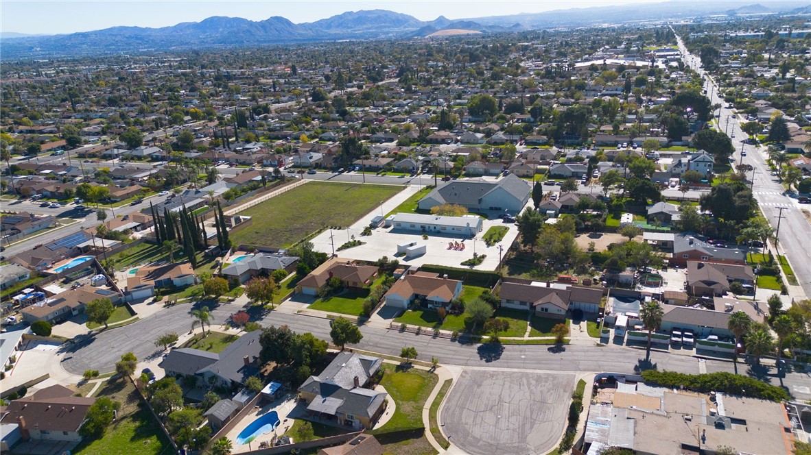 255 West Valencia Street Rialto, CA 92376 - Photo 33 of 34 an aerial view of residential houses with outdoor space