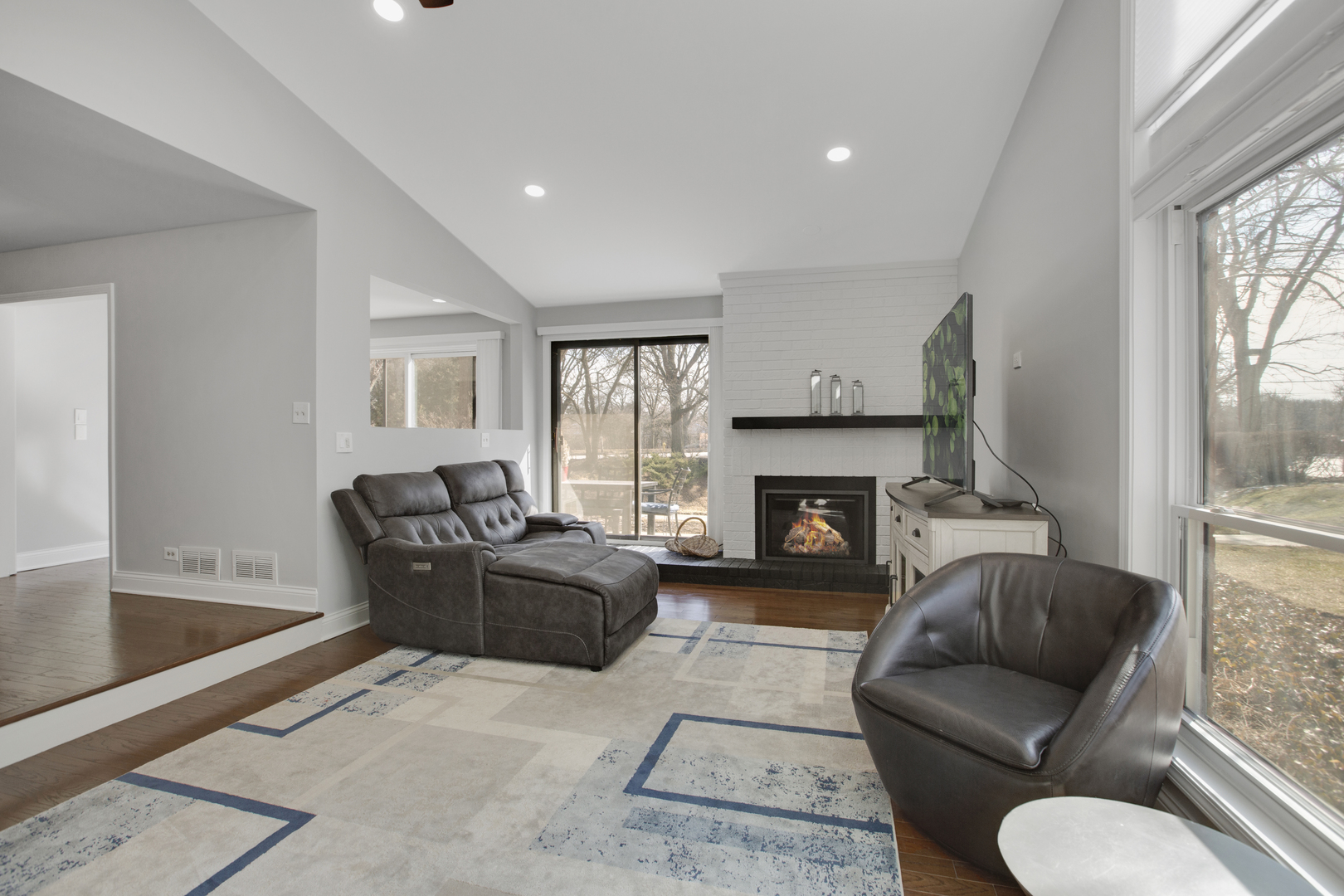 706 Waukegan Road, Unit 4 Glenview, IL 60025 - Photo 3 of 25 Gallery Image 3