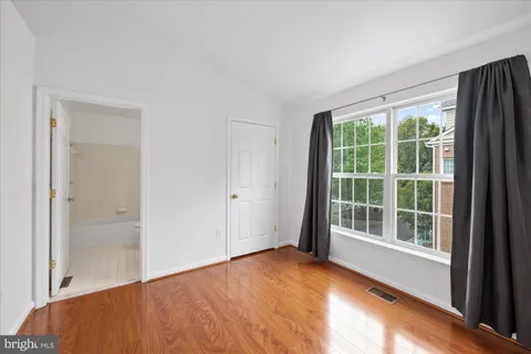 $560,000 | 11204 Edson Park Place, Unit 8, Rockville, MD 20852